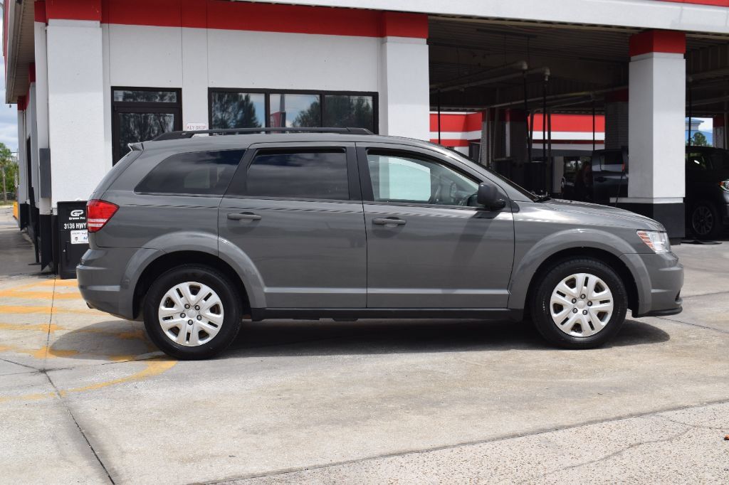 Used 2019 Dodge Journey SE FWD image 3