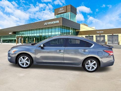 Used 2014 Nissan Altima 2.5 SL w/ Technology Package FWD image 9