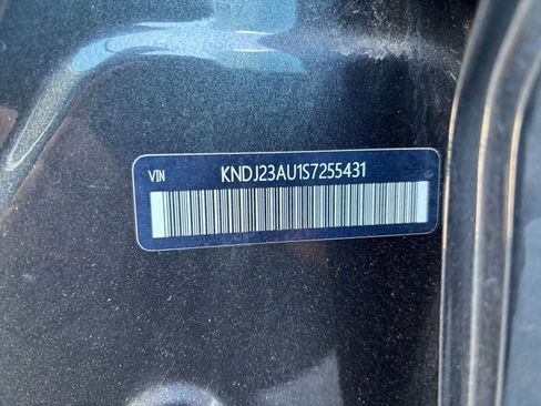 Used 2025 Kia Soul LX w/ LX Technology Package FWD image 25