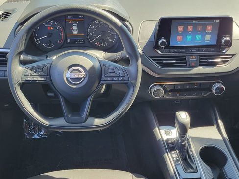 Used 2024 Nissan Altima 2.5 S FWD image 6