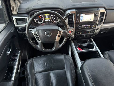 Used 2018 Nissan Titan PRO-4X w/ Pro-4x Convenience Package AWD/4WD image 23