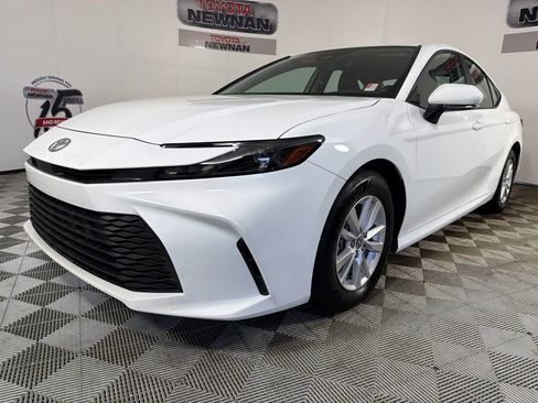 Used 2025 Toyota Camry LE w/ Convenience Package FWD image 7