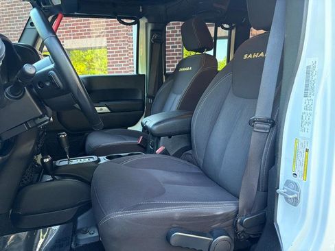 Used 2014 Jeep Wrangler Unlimited Sahara w/ Connectivity Group AWD/4WD image 34