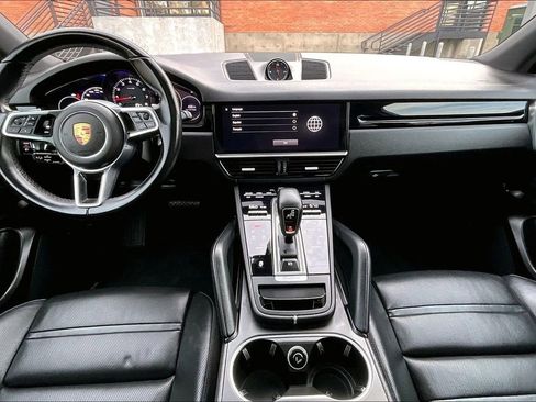 Used 2023 Porsche Cayenne Platinum Edition image 20