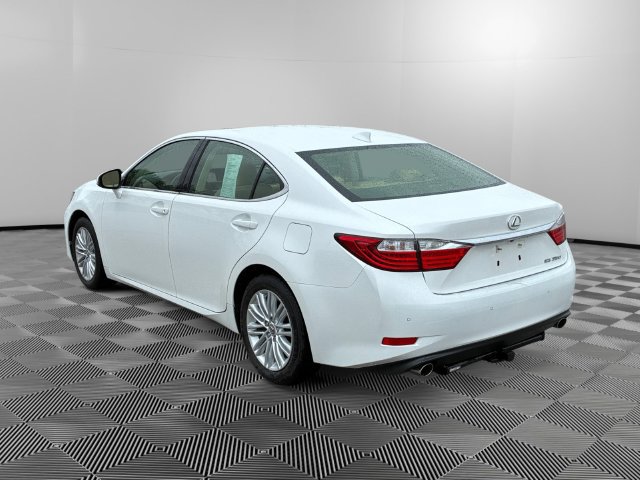 Used 2015 Lexus ES 350 w/ Luxury Package FWD image 3