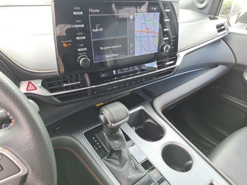 Used 2021 Toyota Sienna XSE w/ XSE Plus Package image 6