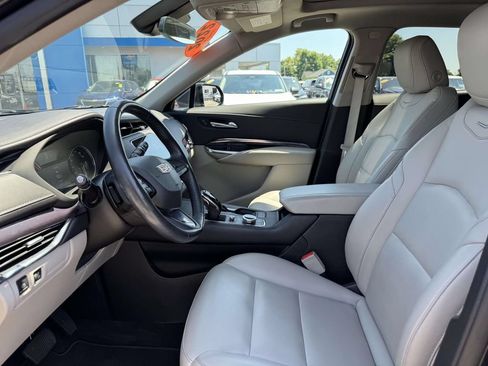 Used 2022 Cadillac XT4 Luxury w/ Cold Weather Package AWD/4WD image 18