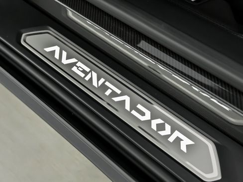 Used 2018 Lamborghini Aventador S image 28