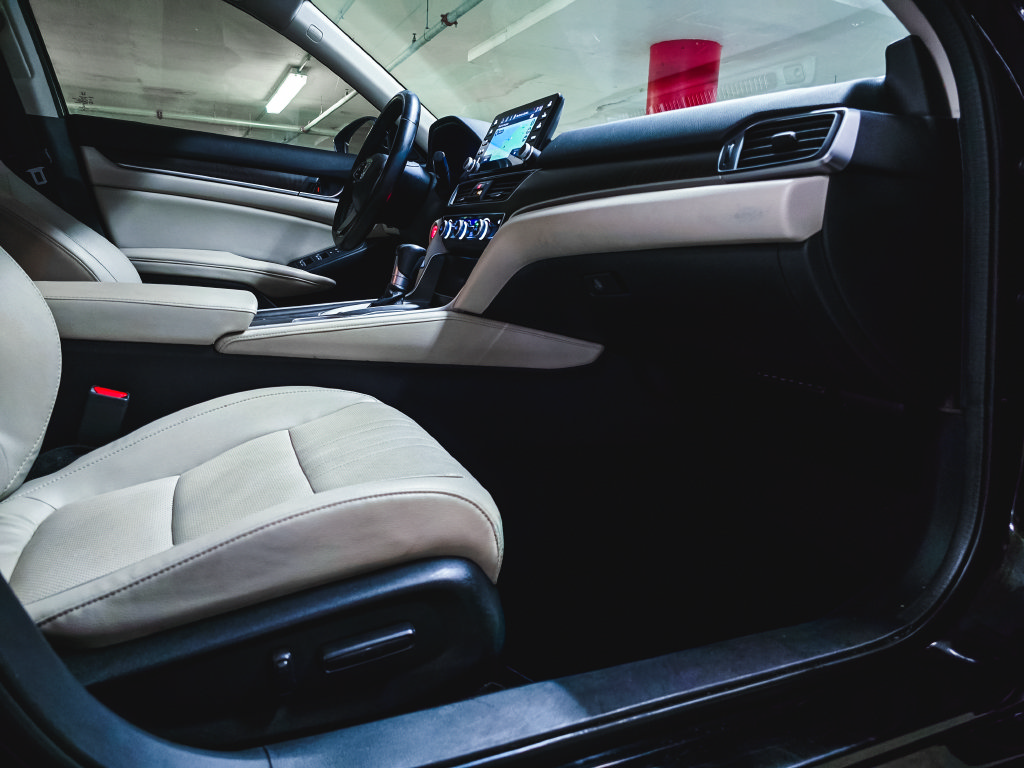 Used 2018 Honda Accord EX-L image 32