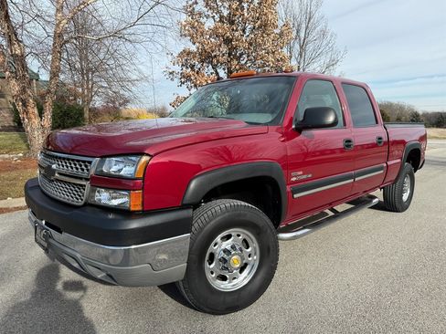 Used 2005 Chevrolet Silverado 2500 LT w/ Heavy-Duty Power Package image 1