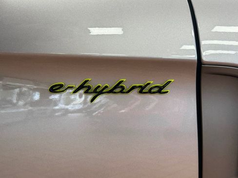 Used 2023 Porsche Panamera 4 Platinum Edition image 16