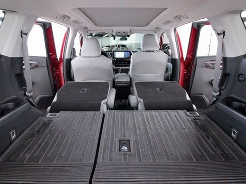 Used 2020 Toyota Highlander Limited Platinum image 31