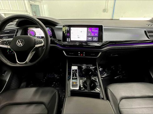 Used 2025 Volkswagen Atlas Cross Sport SEL image 18