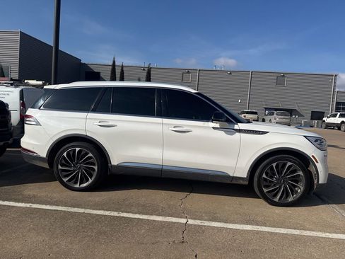 Used 2020 Lincoln Aviator Reserve w/ Equipment Group 202A image 2