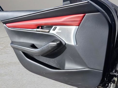 Used 2025 MAZDA MAZDA3 Hatchback w/Premium Plus Pkg image 17