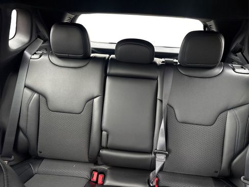 New 2026 Jeep Compass Latitude image 17