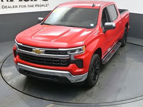 Used 2025 Chevrolet Silverado 1500 LT w/ Leather Package AWD/4WD image 44