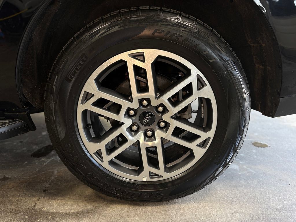 Used 2025 Ford Expedition Active AWD/4WD image 31
