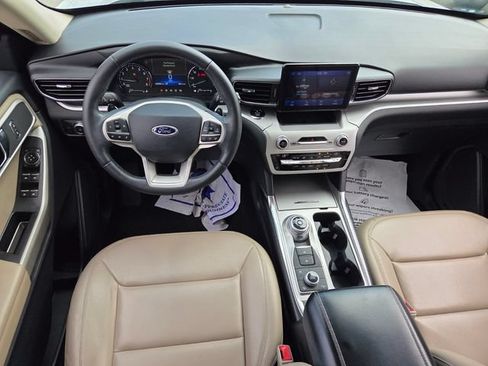 Used 2020 Ford Explorer XLT w/ Equipment Group 202A AWD/4WD image 9