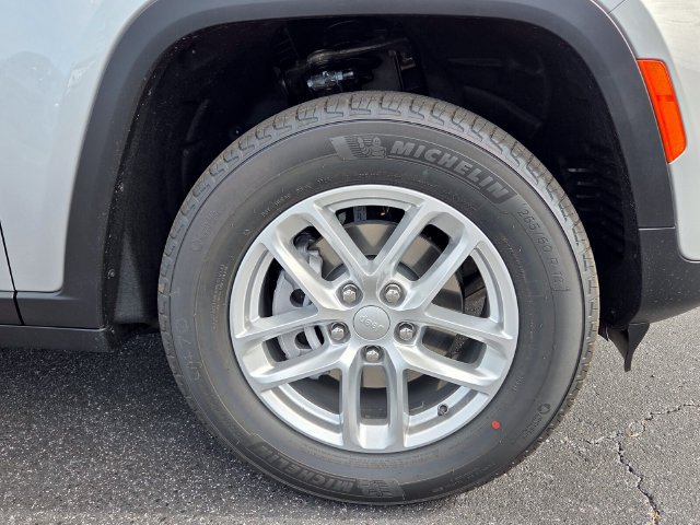 New 2026 Jeep Grand Cherokee Laredo X RWD image 10