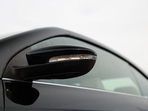 Used 2012 Volkswagen Eos Executive image 32