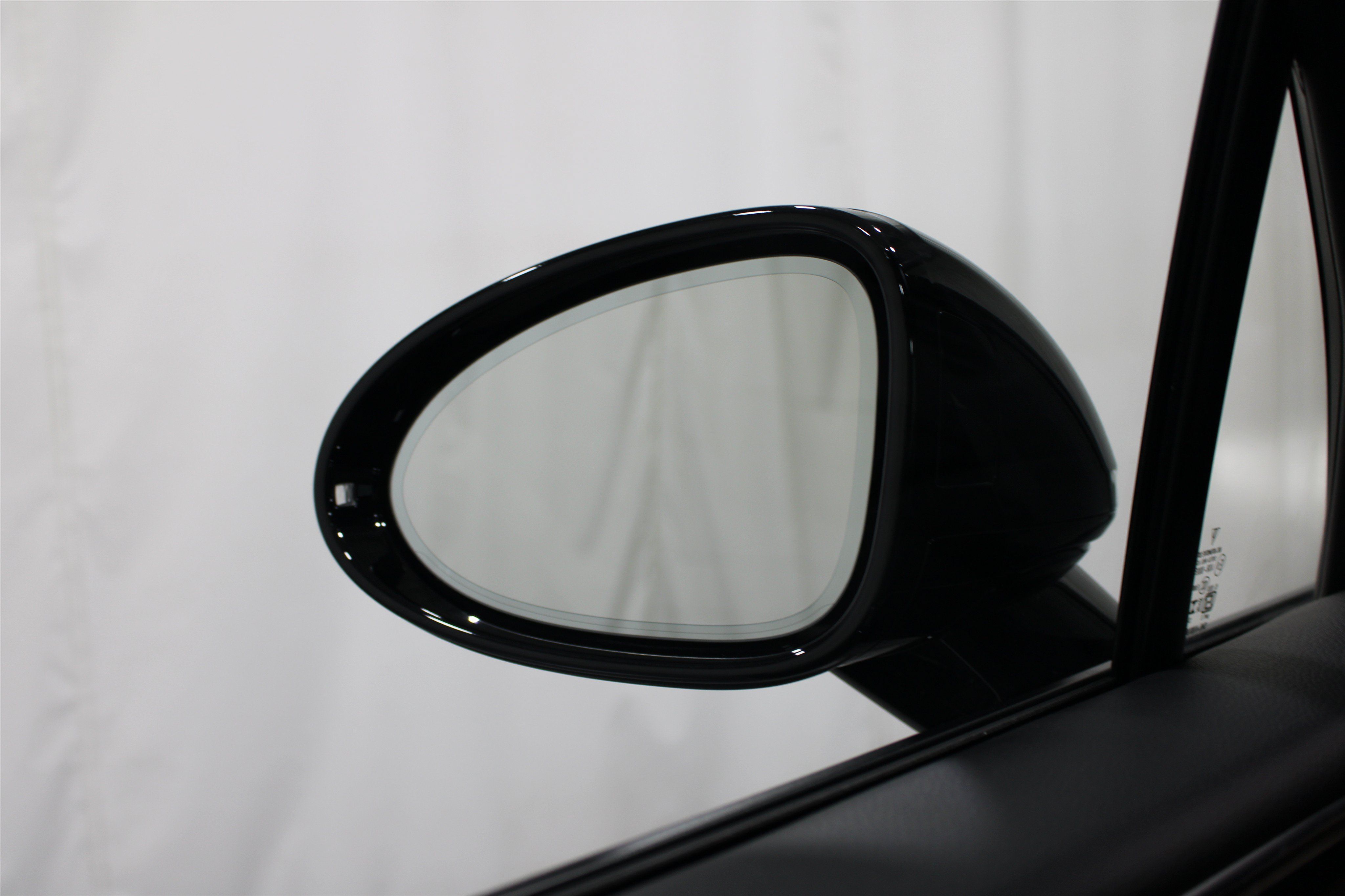 Used 2024 Porsche Macan AWD/4WD image 10