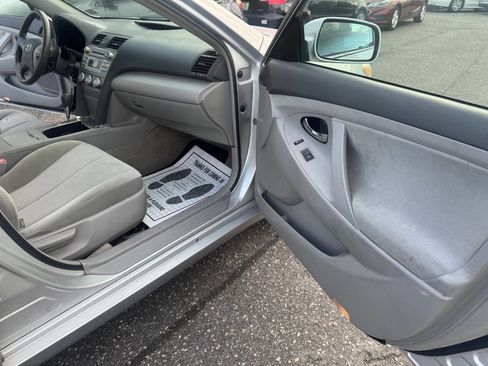 Used 2011 Toyota Camry LE image 5