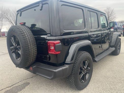 Used 2023 Jeep Wrangler Unlimited Sahara image 7