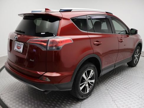 Used 2018 Toyota RAV4 XLE image 8