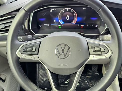 Used 2024 Volkswagen Jetta SE image 32