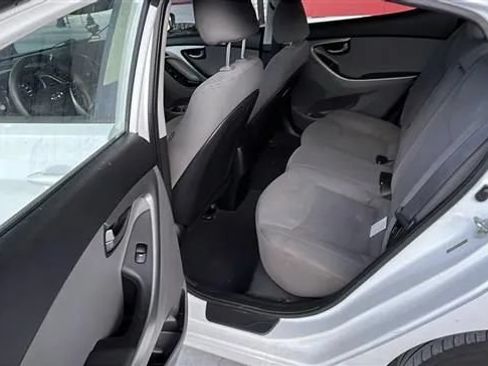 Used 2016 Hyundai Elantra SE FWD image 4