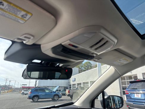 Certified 2025 Subaru Ascent Limited w/ Popular Package #2 image 29