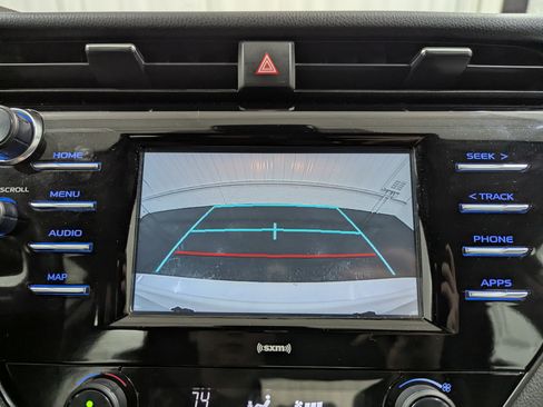 Used 2020 Toyota Camry SE image 19