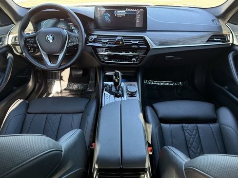 Certified 2023 BMW 530e w/ Convenience Package image 30