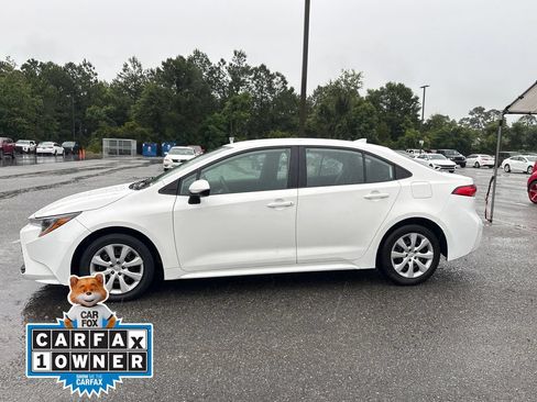 Used 2024 Toyota Corolla LE FWD image 2