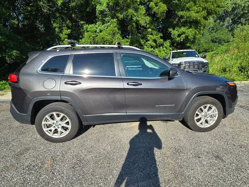 Used 2017 Jeep Cherokee Latitude w/ Safety/Convenience Group AWD/4WD image 9