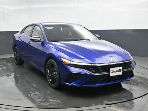 New 2026 Hyundai Elantra SEL Sport Premium FWD image 4