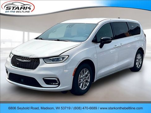 Used 2025 Chrysler Pacifica Select FWD image 3