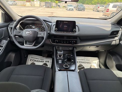 Used 2025 Nissan Rogue S AWD/4WD image 5
