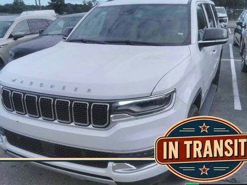 Used 2024 Jeep Wagoneer L Series II w/ Flexible Seating Group AWD/4WD image 1