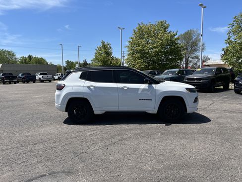 Used 2022 Jeep Compass High Altitude AWD/4WD image 2