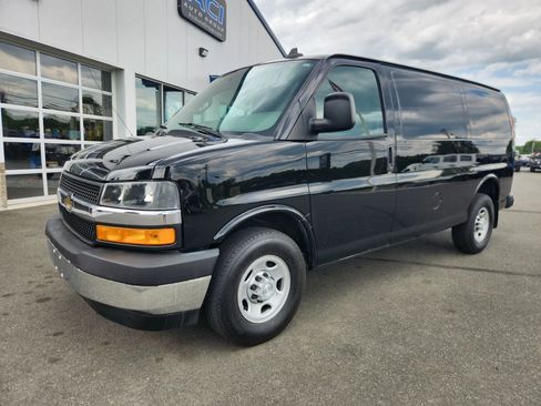 Used 2018 Chevrolet Express 2500 w/ Driver Convenience Package RWD image 3