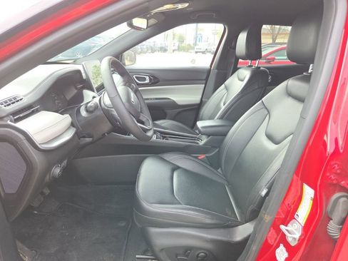 Used 2025 Jeep Compass Limited image 5