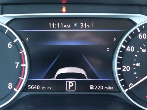 Used 2025 Nissan Sentra SV w/ Trunk Package image 21