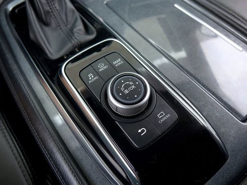 Used 2021 Nissan Armada SV RWD image 9