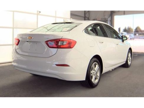 Used 2017 Chevrolet Cruze LT w/ Convenience Package FWD image 3