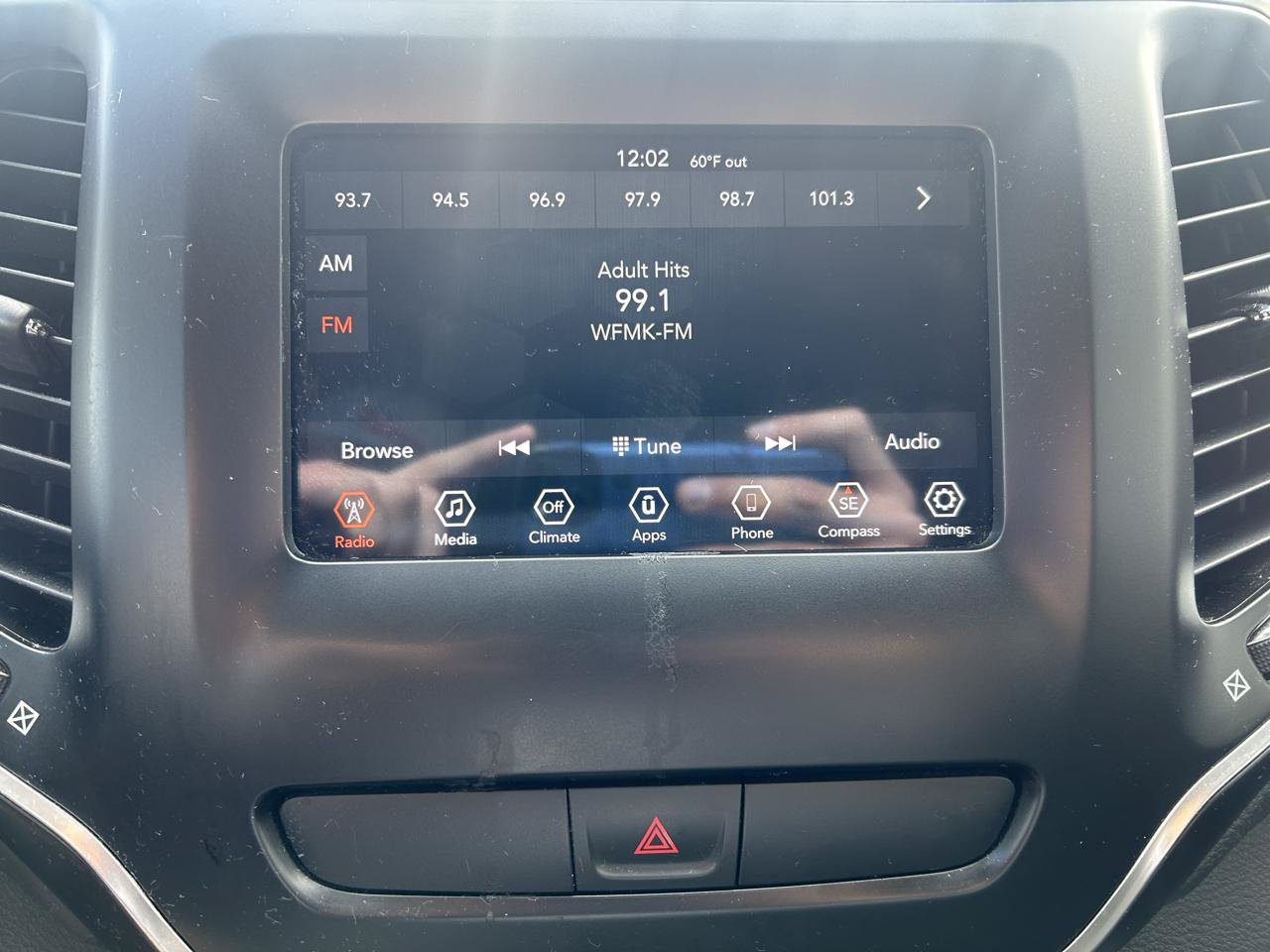 Used 2019 Jeep Cherokee Latitude w/ Popular Appearance Group FWD image 22
