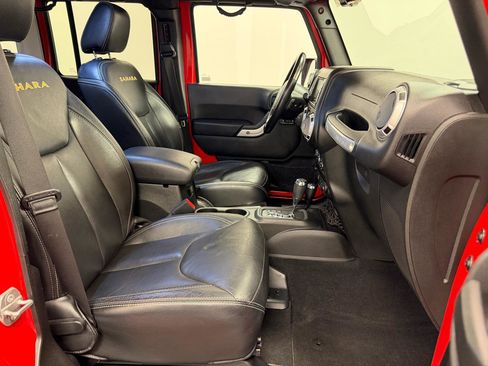 Used 2015 Jeep Wrangler Unlimited Sahara w/ Max Tow Package image 13