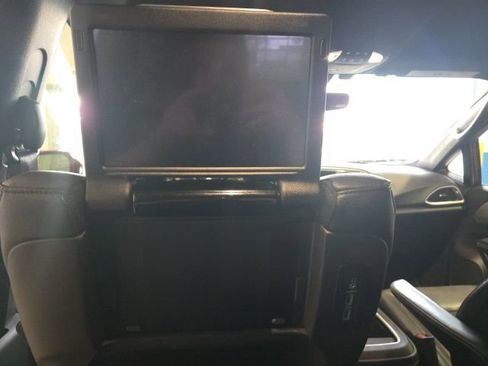 Used 2019 Chrysler Pacifica Touring-L Plus w/ S Appearance Package image 8