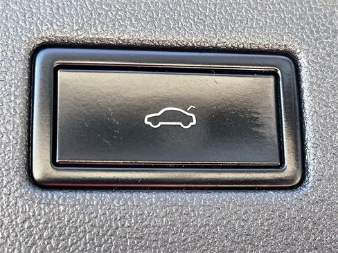 Used 2018 Volkswagen Tiguan SEL image 29